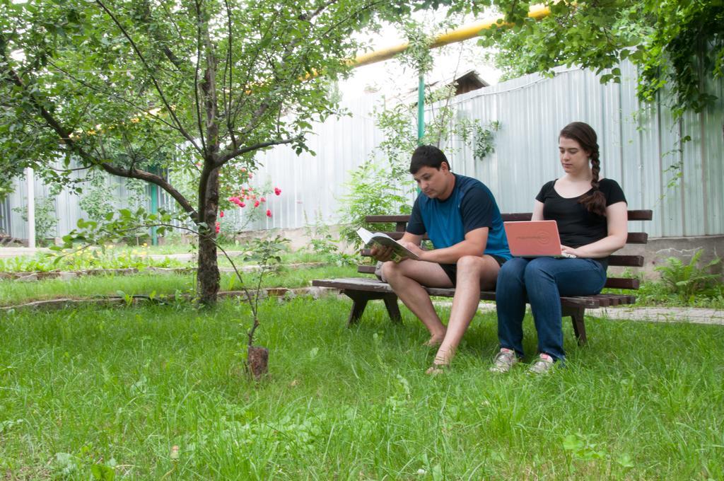 Almaty Backpackers Exterior foto